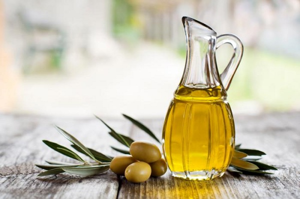 9 cách làm đẹp da từ dầu oliu