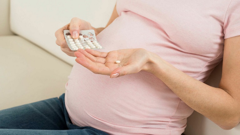 Điều trị bệnh trĩ khi mang thai bằng thuốc chỉ được sử dụng khi có chỉ định từ bác sĩ, các bà mẹ bầu không được tự ý