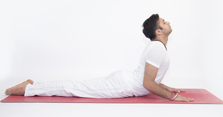 Bài tập yoga Bhujangasana có tác dụng hỗ trợ cải thiện chứng liệt dương ở nam giới