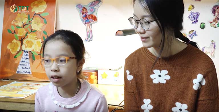Bé Tùng Chi và mẹ chia sẻ hành trình chữa bệnh