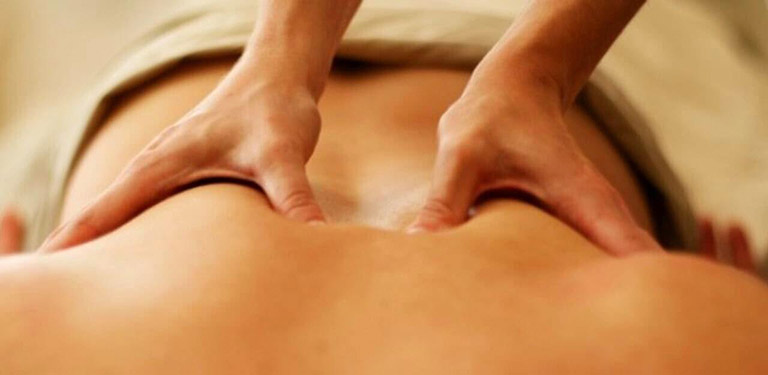 Massage có tác dụng làm thư giãn và giảm đau do thoát vị đĩa đệm gây ra rất hiệu quả