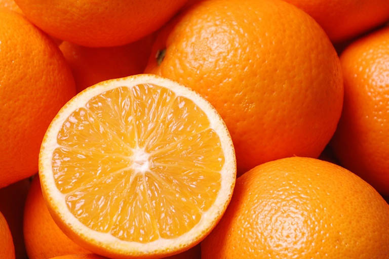 Cách chữa ngứa cổ họng ho khan lâu ngày bằng cam