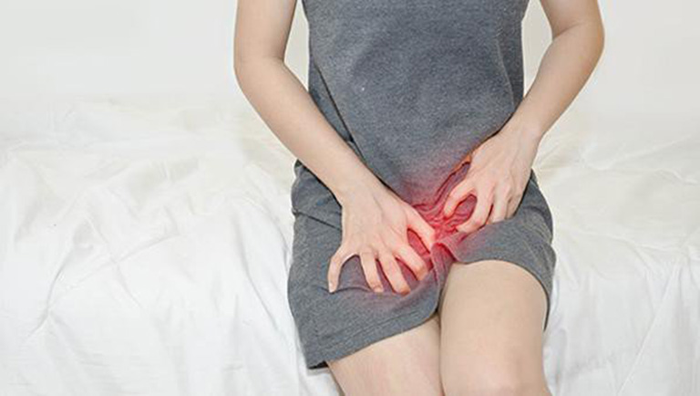 Ngứa vùng kín ở nữ: Nguyên nhân do đâu, điều trị thế nào?