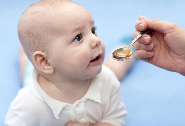 Những lưu ý khi cho trẻ sơ sinh sử dụng thuốc trị ho