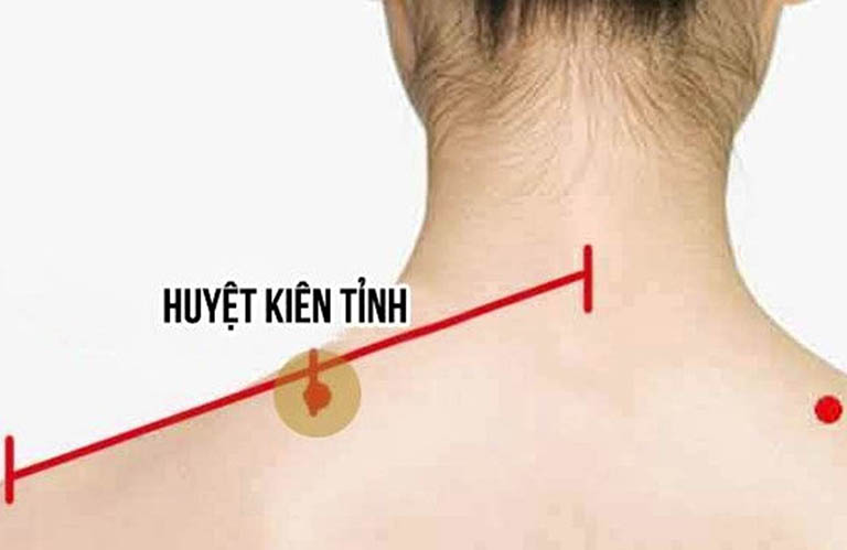 Tiến hành bấm huyệt