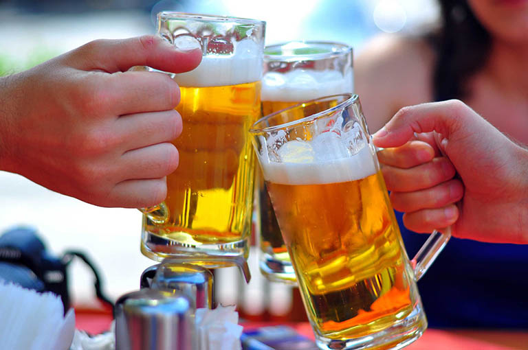 Rượu, bia, chất kích thích và thực phẩm chứa cồn 