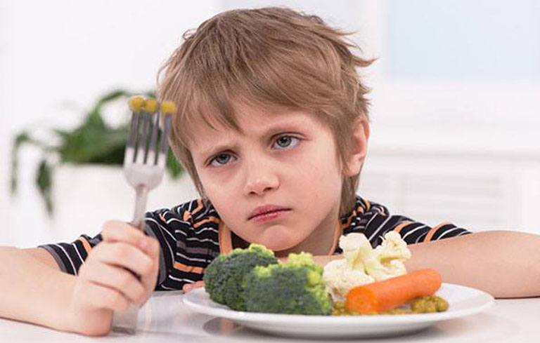 Biếng ăn, chán ăn, suy nhược cơ thể là một trong những biểu hiện đau dạ dày ở trẻ