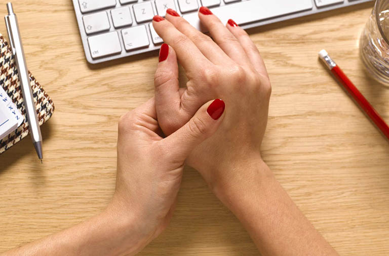 Dấu hiệu nhận biết đau khớp ngón tay cái