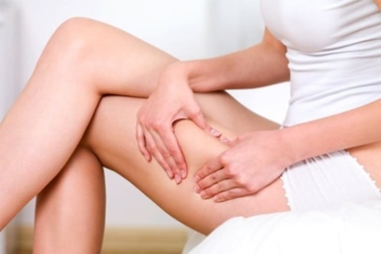 Đau từ mông lan đến chân thường là dấu hiệu của bệnh về cột sống hoặc thần kinh tọa.