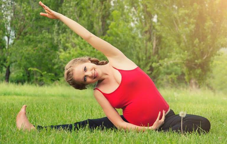 Bà bầu nên tập luyện yoga để tăng đề kháng, khỏe mạnh