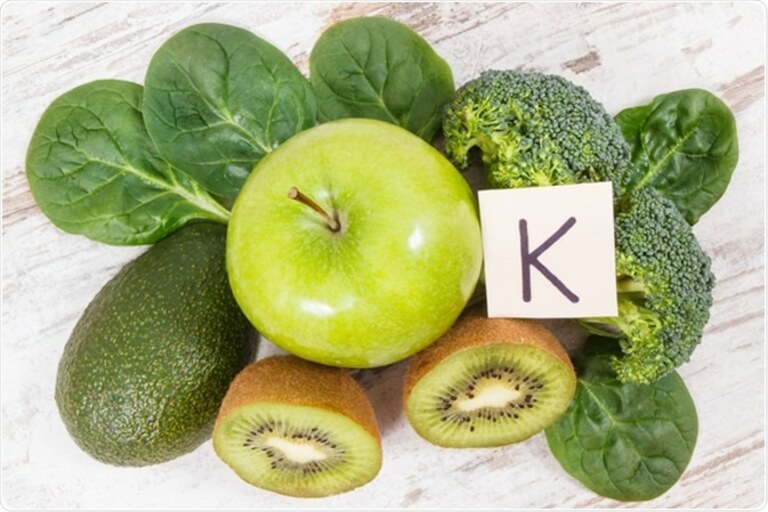 Thiếu chất xúc tác là vitamin K, cơ thể rất khó hấp thụ canxi từ thực phẩm.