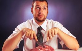 Thịt đỏ tốt cho máu nhưng lại rất dễ gây teo cơ đối với những người mắc bệnh về xương khớp. Trong đó có đau thần kinh tọa.