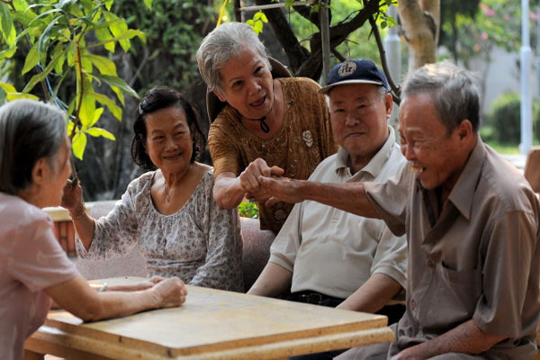 Có nên đưa người già vào viện dưỡng lão
