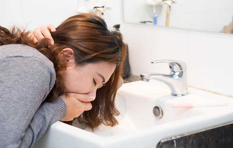 Đau bụng kinh buồn nôn