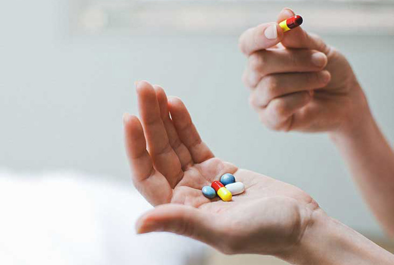 Sử dụng thuốc Tây cải thiện các triệu chứng và ngăn ngừa bệnh chuyển biến nặng