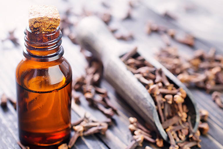 Sử dụng tinh dầu đinh hương để giảm đau