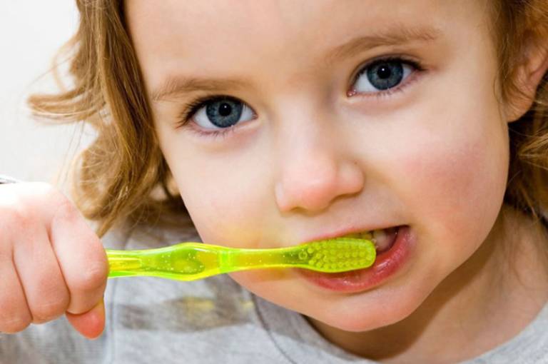 Cần xây dựng cho trẻ thói quen chăm sóc răng miệng để phòng ngừa các bệnh lý nha khoa