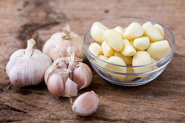 chữa viêm tai giữa bằng tỏi