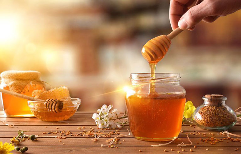 Mật ong chứa nhiều dưỡng chất giúp nhanh chóng hồi phục thanh quản bị viêm
