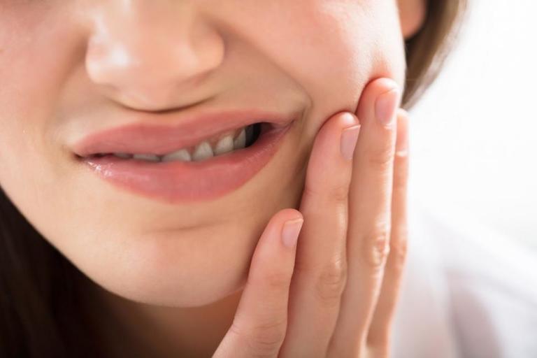 Đau răng hàm trong cùng là tình trạng rất hay gặp phải ở mọi lứa tuổi.