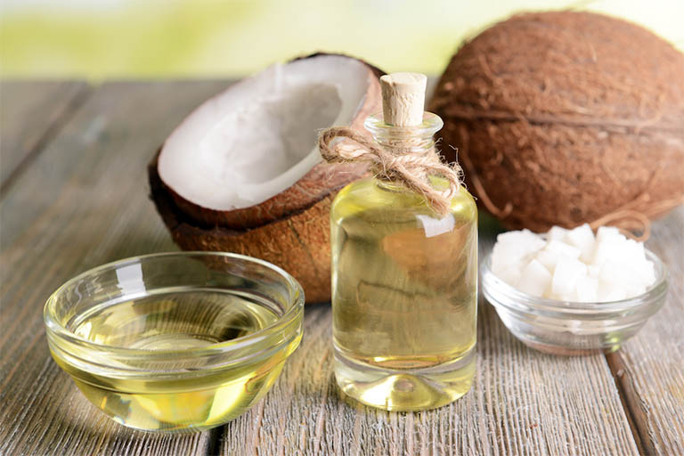 Dầu dừa có chứa nhiều thành phần vitamin có tác dụng rất tốt trong việc thay đổi sắc tố da như vitamin E và vitamin K