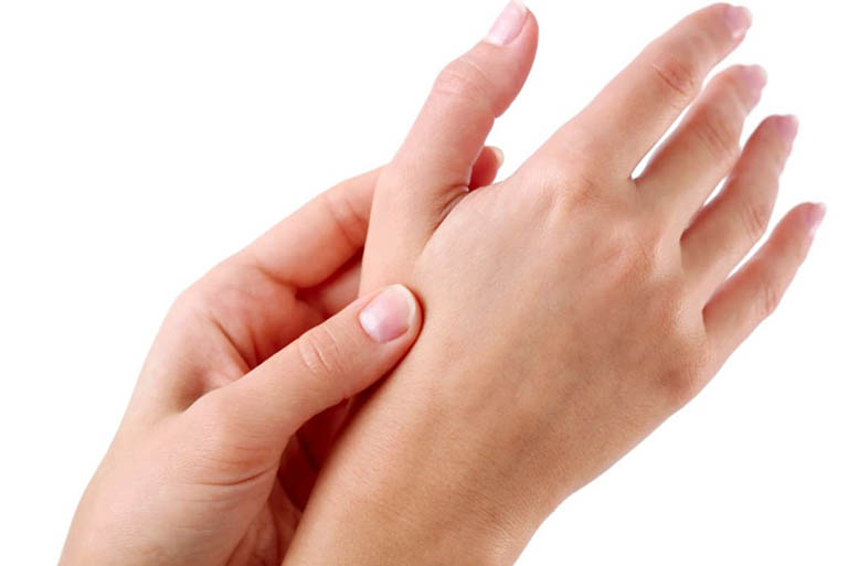 Ngủ dậy bị đau các khớp ngón tay là bị gì? Có nguy hiểm?