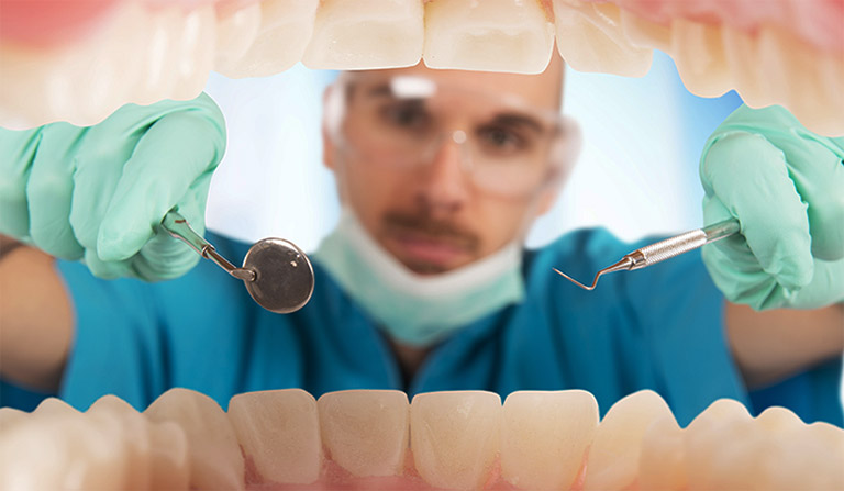 Bạn cần nhanh chóng tìm gặp bác sĩ nếu bệnh viêm chân răng có mủ có những chuyển biến tiêu cực