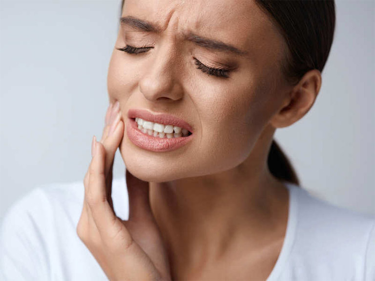 Viêm nướu răng luôn gây ra những cơn đau nhức khó chịu, đặc biệt là khi nhai, nghiền nát thức ăn