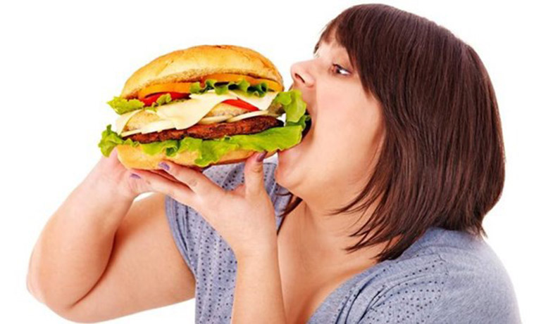 Thói quen ăn uống dùng quá nhiều chất béo là một trong nguyên nhân gây ra bệnh gan nhiễm mỡ