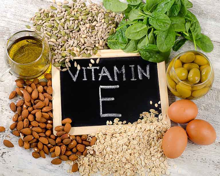Vitamin E tự nhiên là sản phẩm chiết xuất từ các nguyên liệu có sẵn trong tự nhiên như dầu thực vật hay dầu từ một số loại hạt