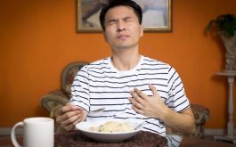 Khó nuốt là triệu chứng của trào ngược dạ dày