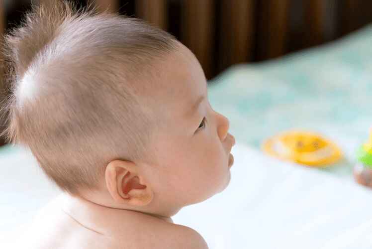 ảnh bìa trẻ rụng tóc