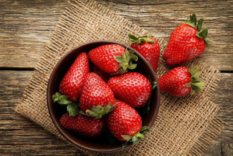 Người bệnh gout nên ăn hoa quả gì để hỗ trợ điều trị?