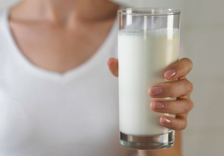  bị gai cột sống có nên uống sữa Anlene?