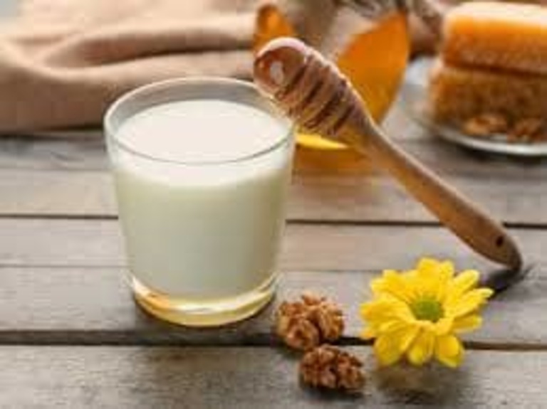 Bệnh nhân bị viêm loét dạ dày có nên uống sữa?
