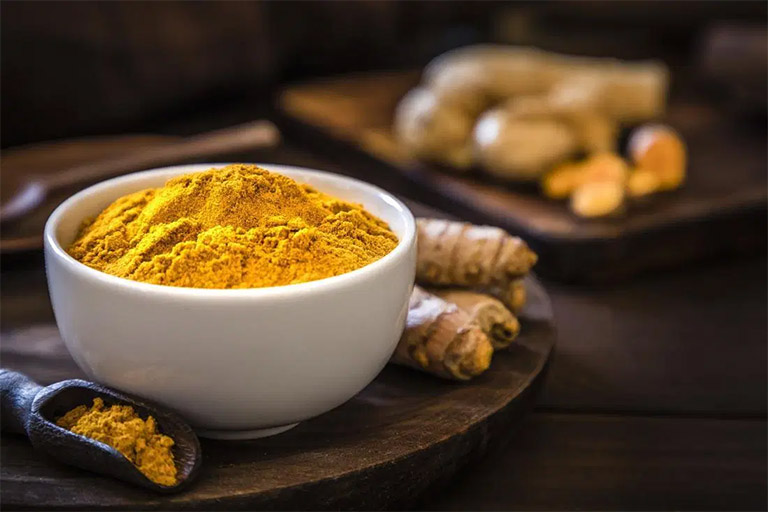 Thành phần hợp chất Curcumin có trong nghệ có tác dụng kháng khuẩn, chống viêm, cải thiện dạ dày bị viêm loét