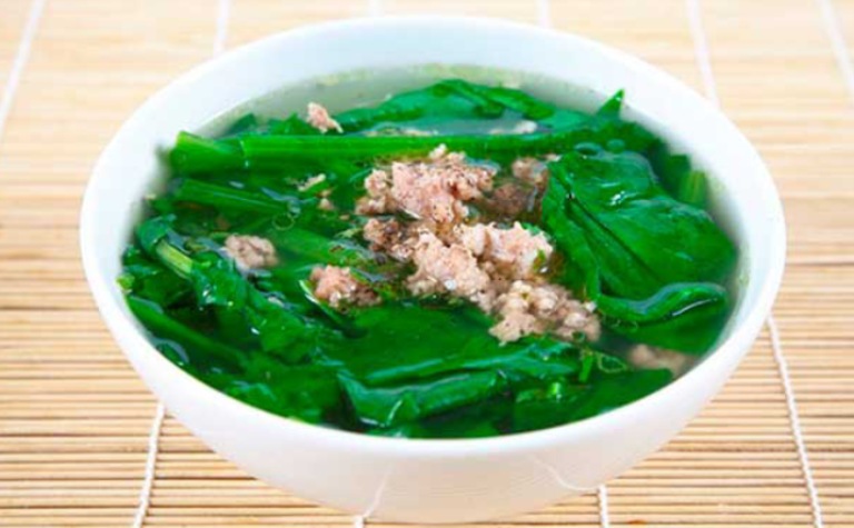 Hỗ trợ cải thiện bệnh gout bằng cách sử dụng món canh cải bẹ xanh nấu thịt bằm