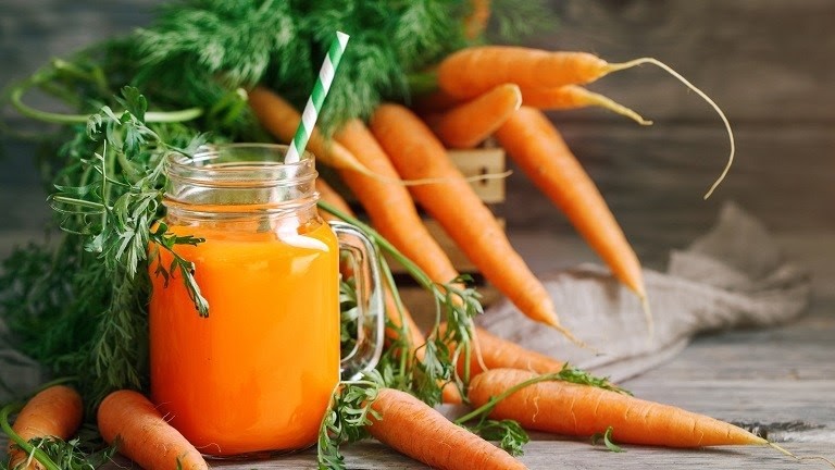 Uống nước ép cà rốt rất tốt cho da người bị dị ứng