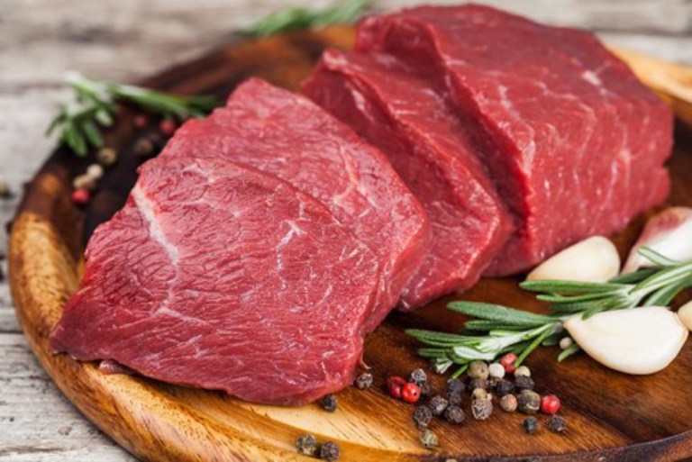 Các loại thịt đỏ chứa rất nhiều đạm người bị bệnh gout nên hạn chế sử dụng