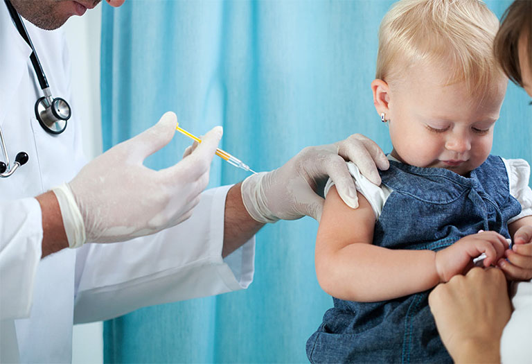 Cách phòng tránh viêm gan B hiệu quả nhất đối với những người chưa miễn dịch là tiêm vắc xin