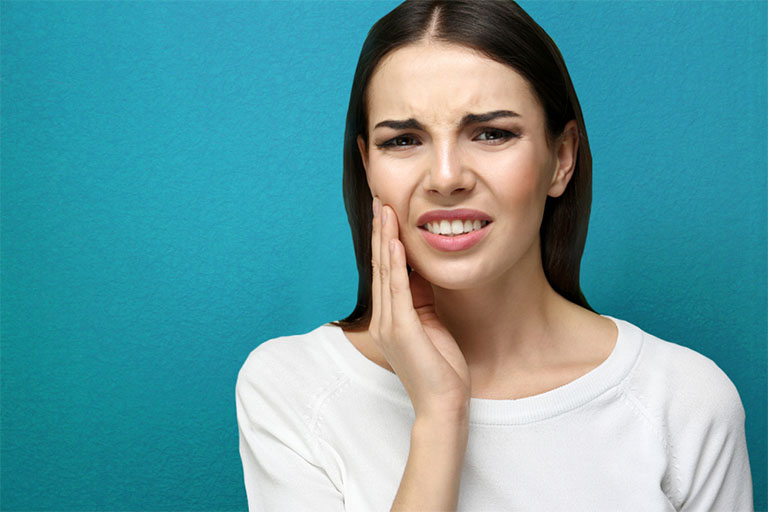 Răng đang bị đau nhức có lấy tủy răng được không?