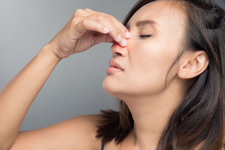 Sự gia tăng về kích thước của khối polyp trong khoang mũi càng gây ra nhiều cơn đau nhức mũi và vùng quang mũi