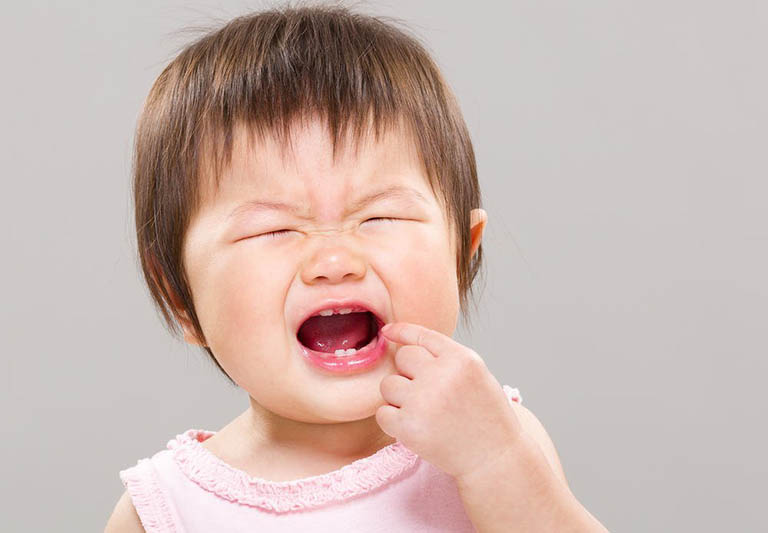 Bệnh amidan khiến trẻ bị đau rát cổ họng kéo dài