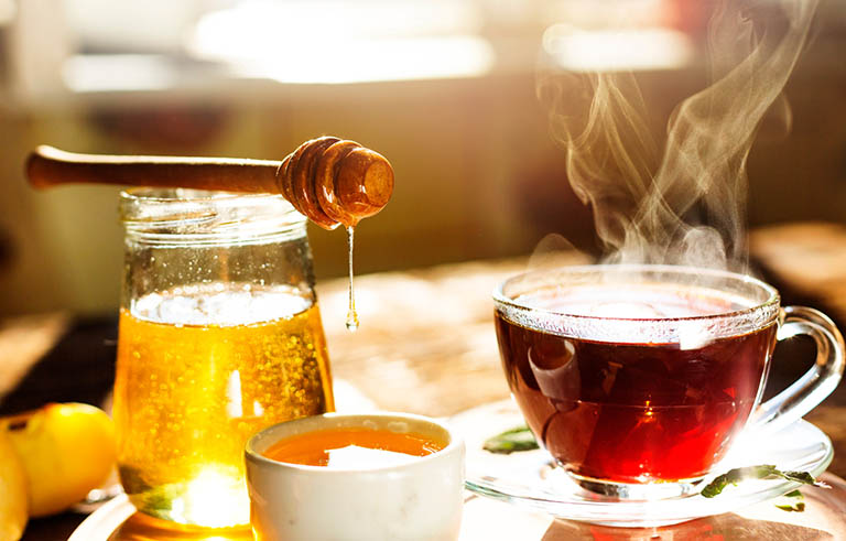 Nên thường xuyên uống trà để giảm đau họng và giảm ho
