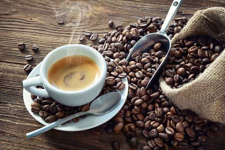Bị u xơ tử cung nên kiêng gì? - Kiêng các loại thực phẩm hoặc đò uống có chứa chất kích thích caffein cao