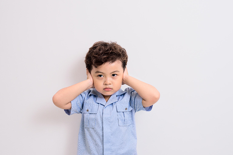 Viêm tai ngoài ở trẻ em không phải là căn bệnh quá nguy hiểm nhưng nếu không được phát hiện sớm và điều trị đúng cách có thể làm ảnh hưởng lớn đến việc chức năng nghe