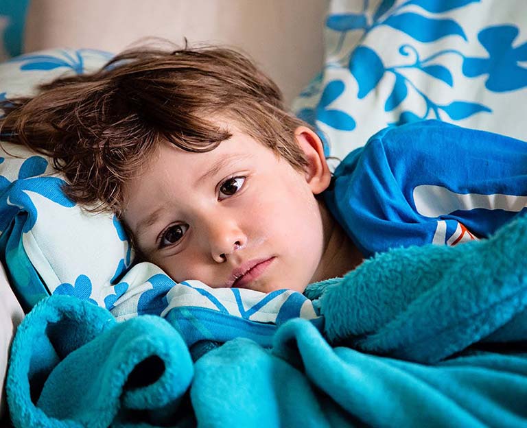 Trẻ nhanh chóng rơi vào trạng thái mệt mỏi, sụt cân, đau nhức tai nhiều khi bị viêm ống tai ngoài