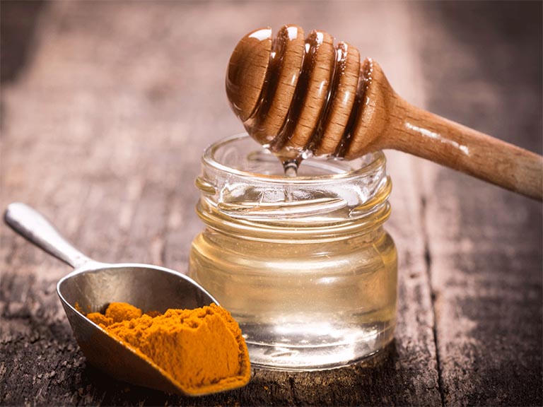 Mật ong và nghệ vàng là bài thuốc trị viêm đại tràng được nhiều người quan tâm và áp dụng phổ biến