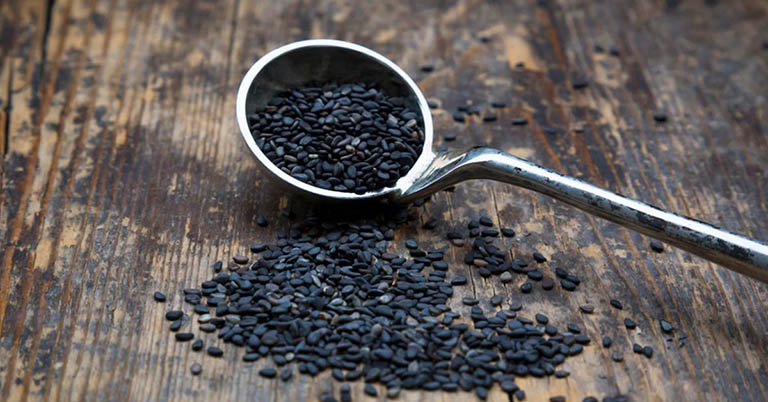 Vừng đen là thực phẩm có chứa hàm lượng chất xơ và acid béo omega - 3 cao rất tốt cho đường ruột