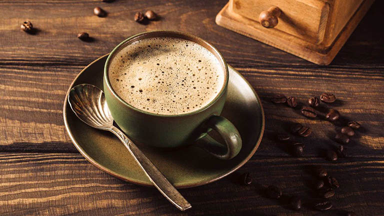 Chuyên gia dinh dưỡng khuyến cáo người bị viêm đại tràng cần loại bỏ thói quen dùng nhiều cà phê hay chất kích thích nếu không mong muốn bệnh trở nặng